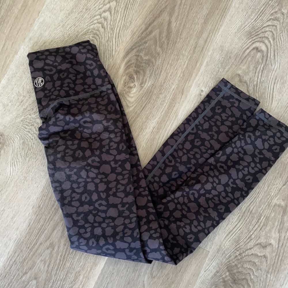 TYC High waisted black and gray booty scrunch leggings